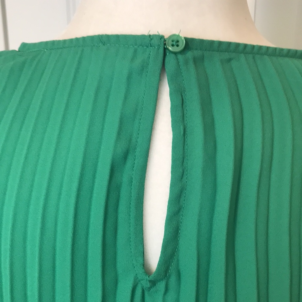 Maurices, NWOT, a-line Kelly green tank with folded accents 🌷 - Picture 4 of 8